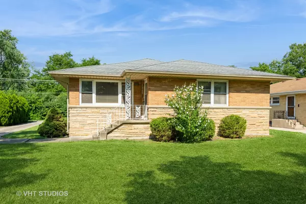 1250 Forest Road, La Grange Park, IL 60526