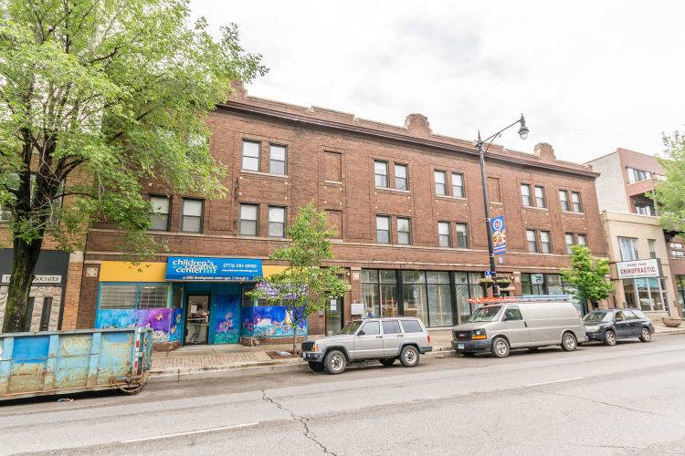 Chicago, IL 60613,1915 W Irving Park Road #206