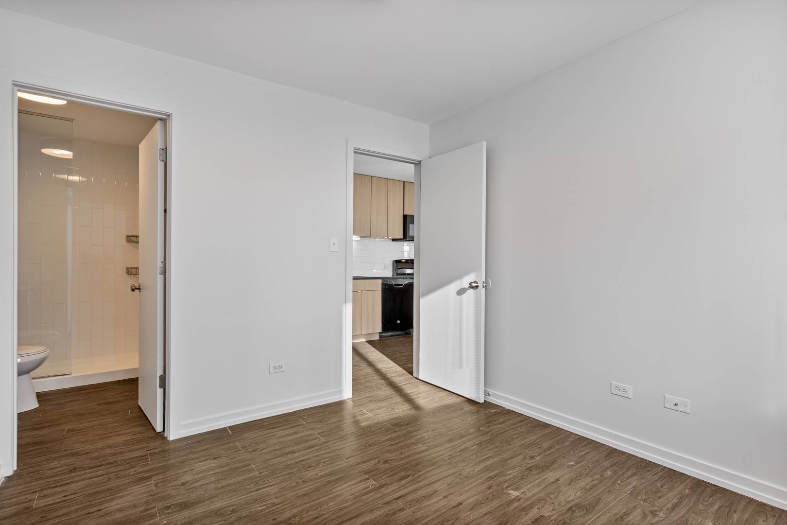 Chicago, IL 60640,5411 N Winthrop Avenue #216