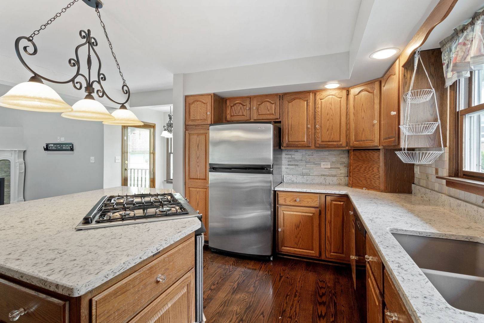 Downers Grove, IL 60516,5537 Pershing Avenue