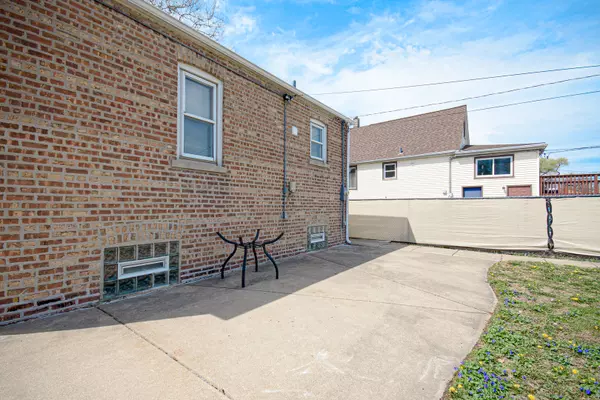 Chicago, IL 60638,5533 S Menard Avenue