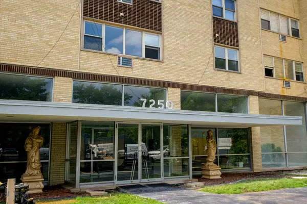 Chicago, IL 60645,7250 N Western Avenue #509
