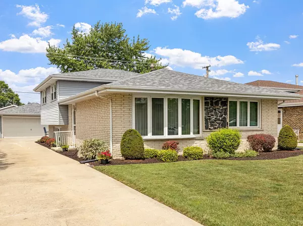 8424 Moody Avenue, Burbank, IL 60459