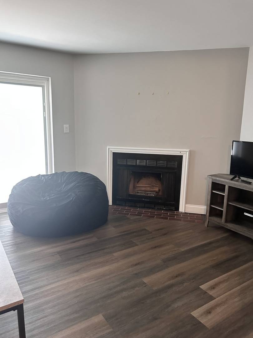 Palatine, IL 60074,520 E Spruce Drive #2A