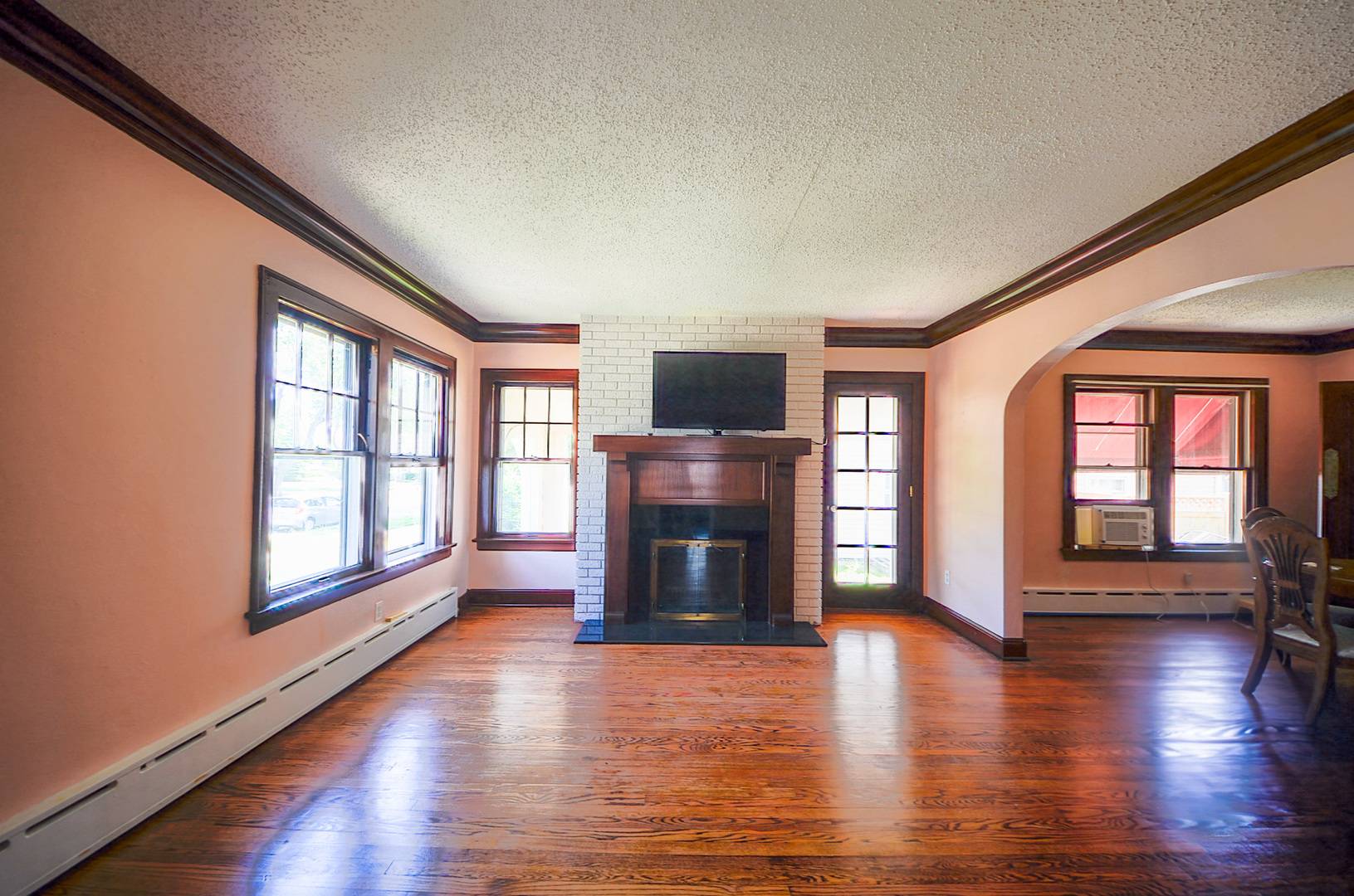 Mundelein, IL 60060,221 W Courtland Street