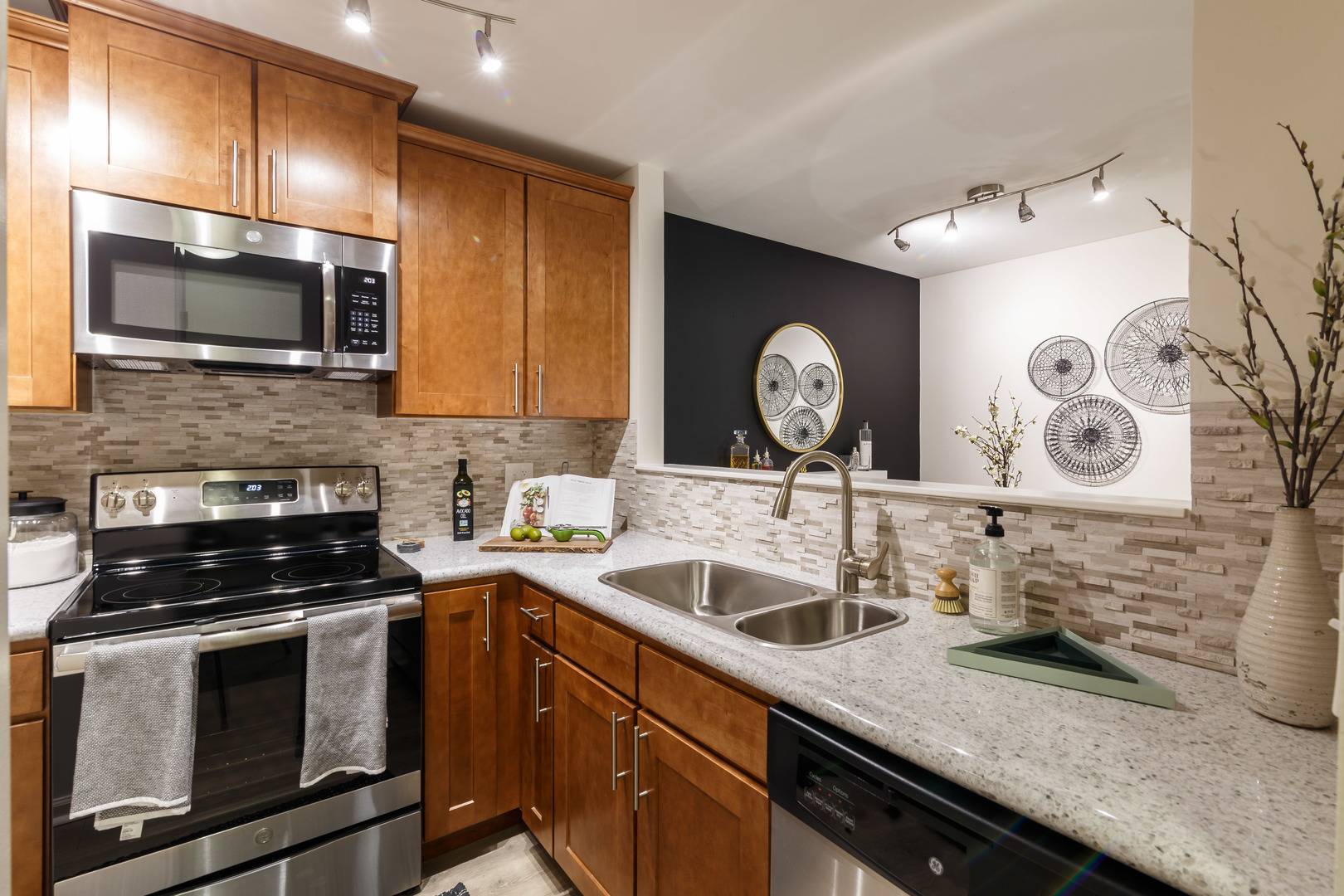Schaumburg, IL 60173,20 Wildflower Lane #3931