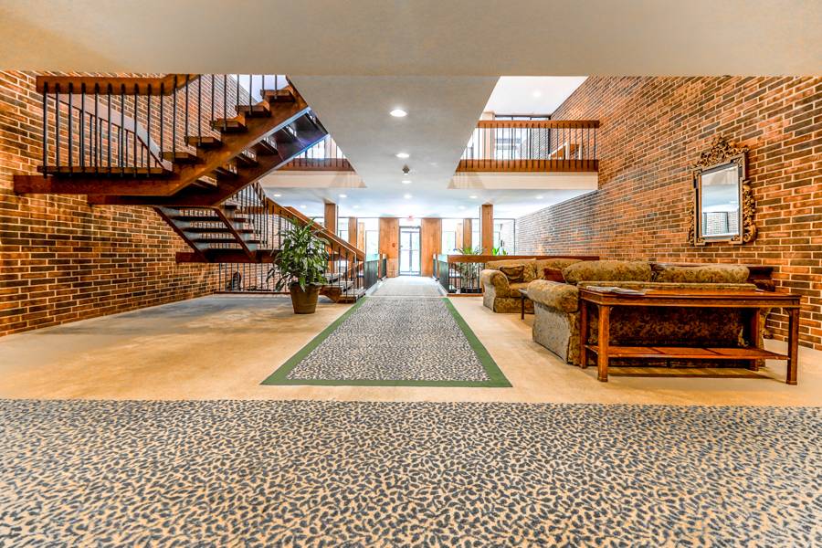 Hinsdale, IL 60521,1401 Burr Oak Road #108B