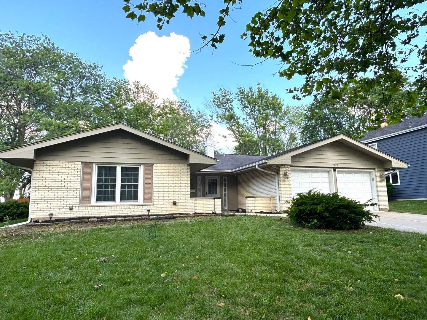 2S651 Ashley Drive, Glen Ellyn, IL 60137