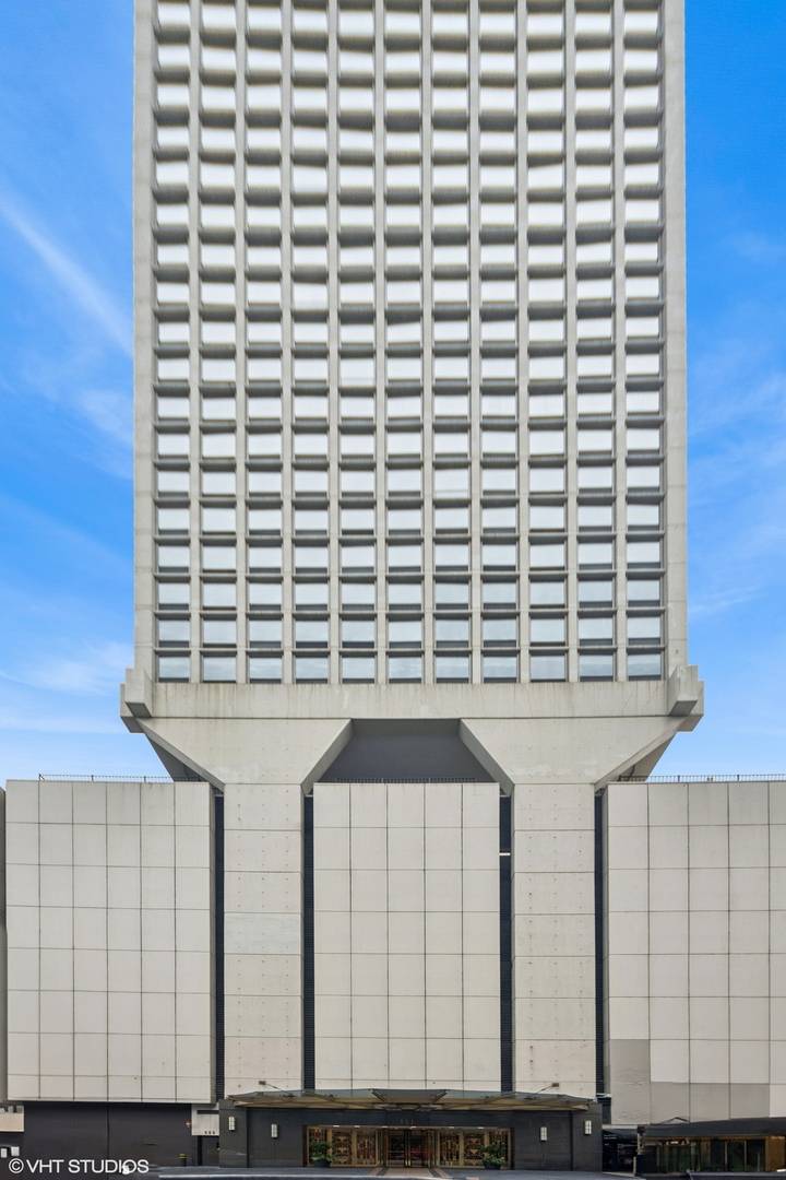 Chicago, IL 60611,111 E Chestnut Street #21B