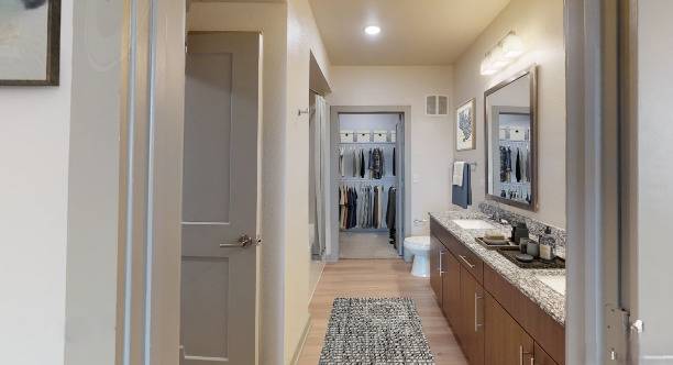 Schaumburg, IL 60173,670 E Algonquin Road #4311