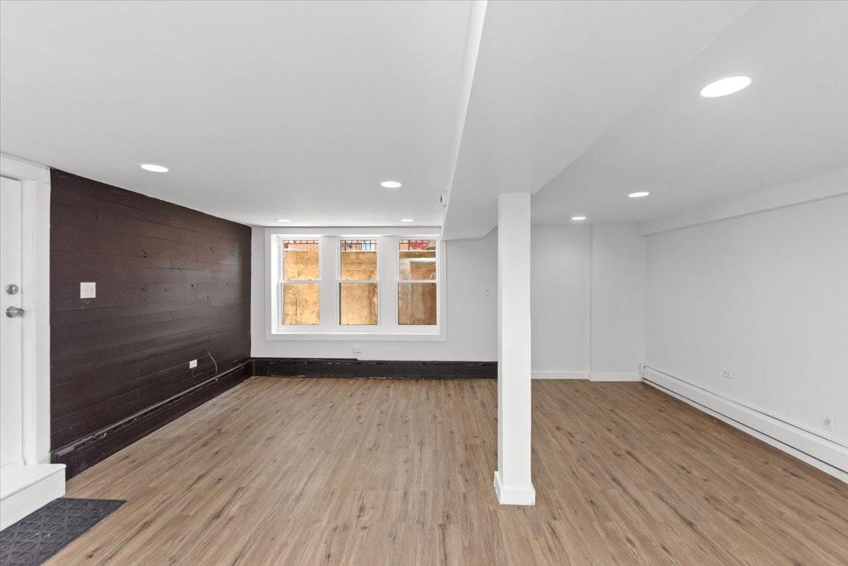 Chicago, IL 60608,2254 W COULTER Street #G