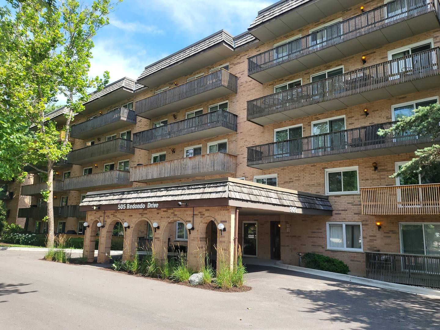 Downers Grove, IL 60515,505 Redondo Drive #108