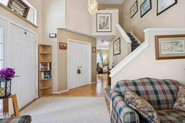 Lake In The Hills, IL 60156,10 Barrington Court