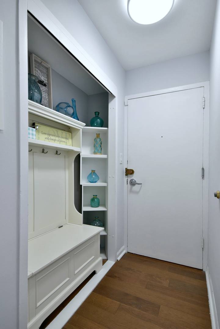 Chicago, IL 60613,3950 N LAKE SHORE Drive #1202