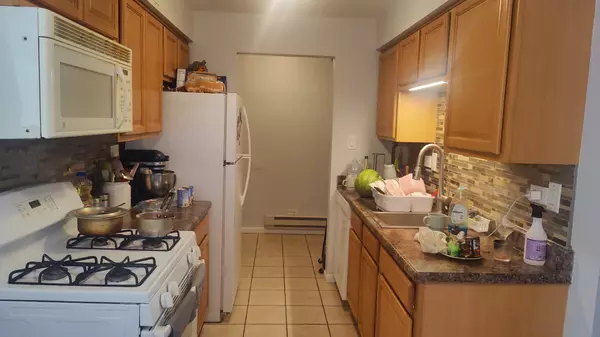 Mount Prospect, IL 60056,1810 W Hatherleigh Court #2A