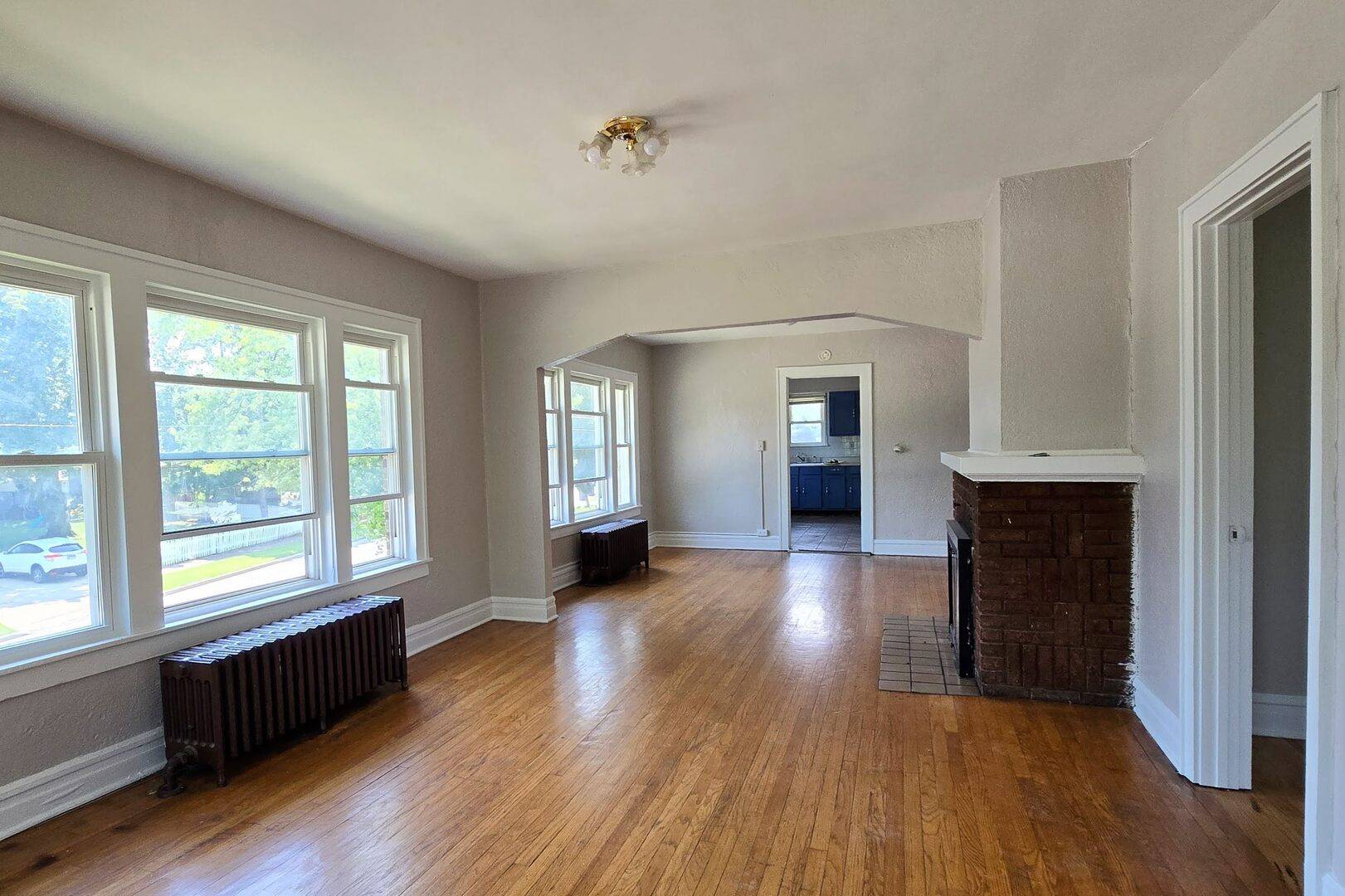Waukegan, IL 60085,1002 Westmoreland Avenue #2
