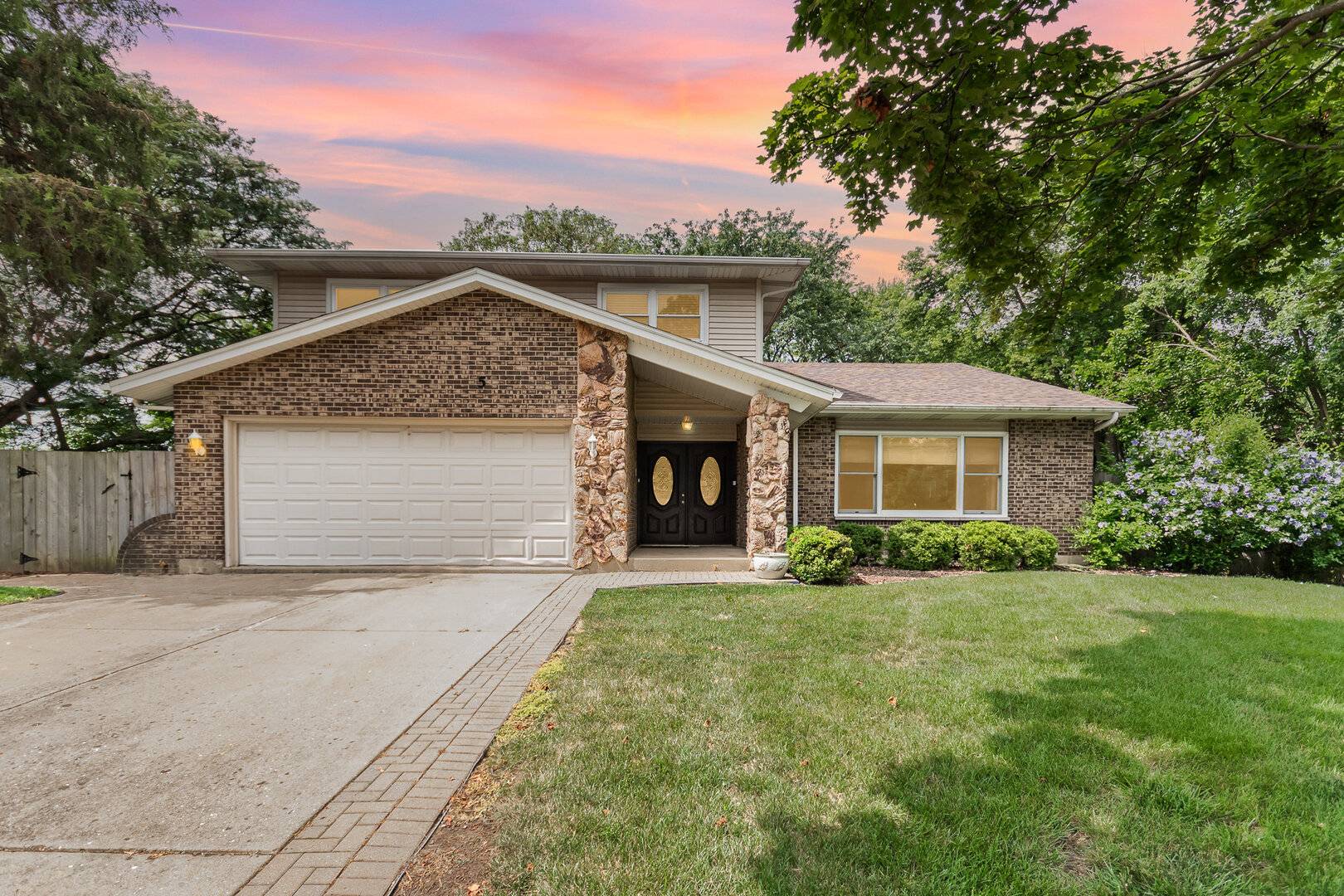 5 Swan Circle, Bolingbrook, IL 60440
