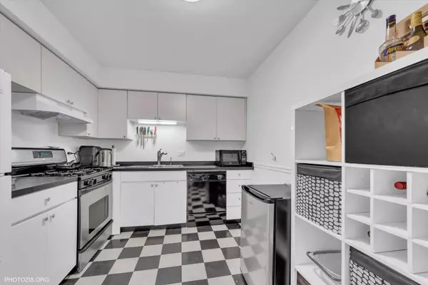 Wheeling, IL 60090,1575 Sandpebble Drive #343