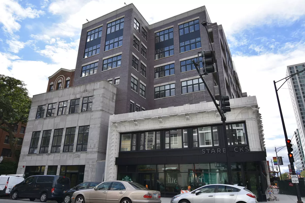 Chicago, IL 60613,3833 N Broadway Street #712