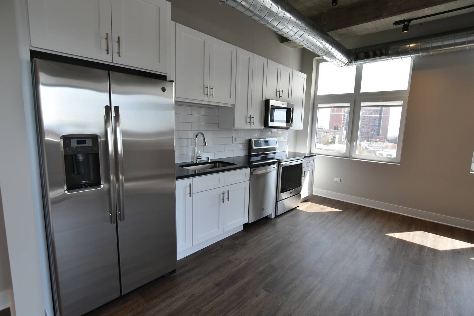 Chicago, IL 60613,3833 N Broadway Street #712