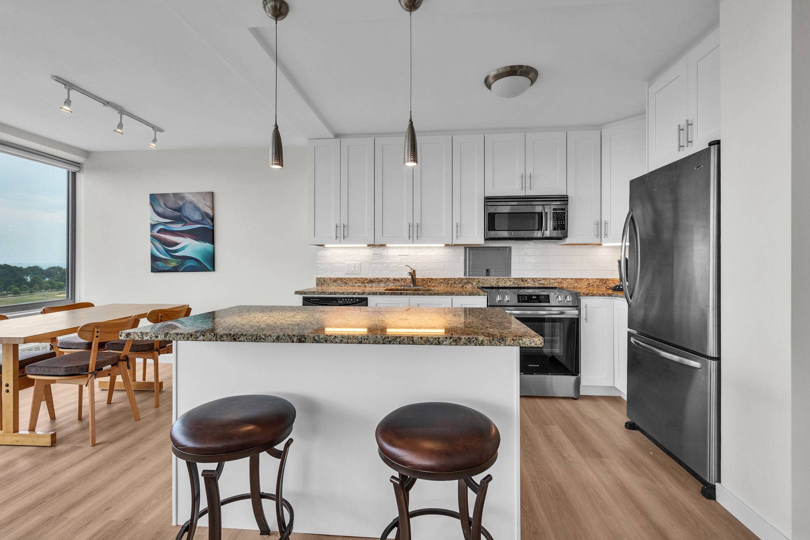 Chicago, IL 60613,3900 N Lake Shore Drive #9K