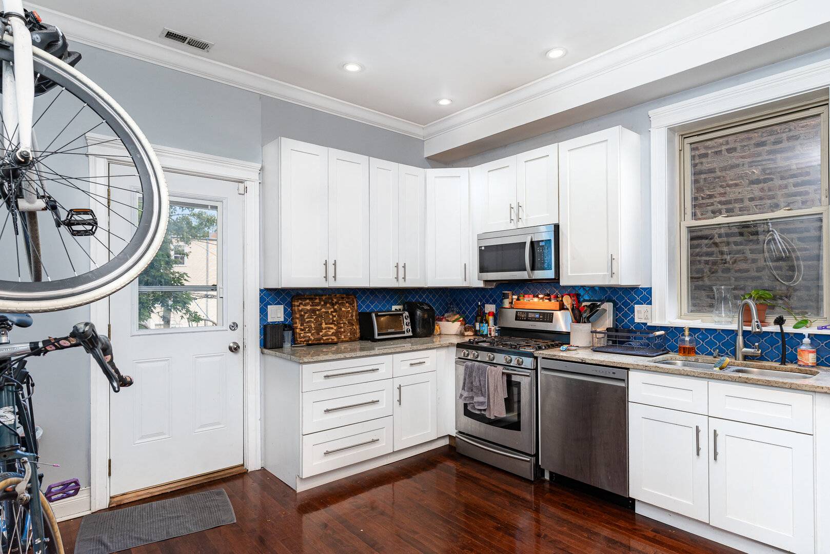 Chicago, IL 60647,2725 N KEDZIE Avenue #2