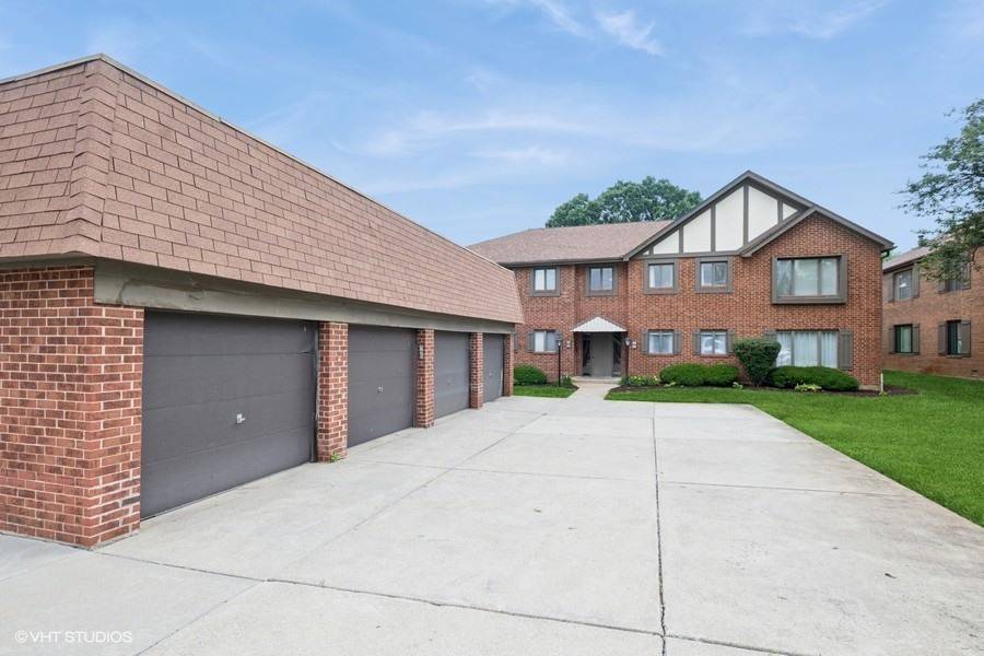 Palos Heights, IL 60463,48 Parliament W Drive #132