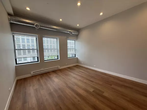 Chicago, IL 60660,1219 W Devon Avenue #201