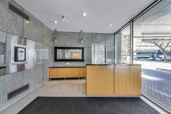 Chicago, IL 60657,2930 N SHERIDAN Road #2111