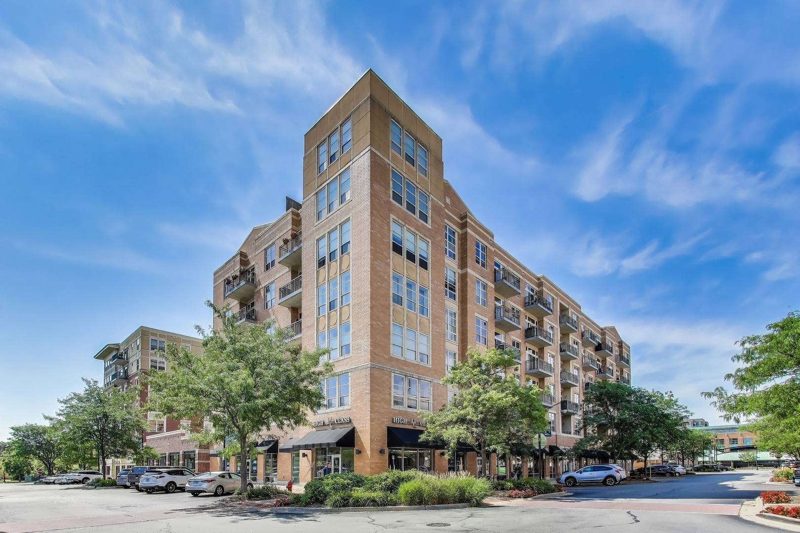 Des Plaines, IL 60016,647 Metropolitan Way #L402