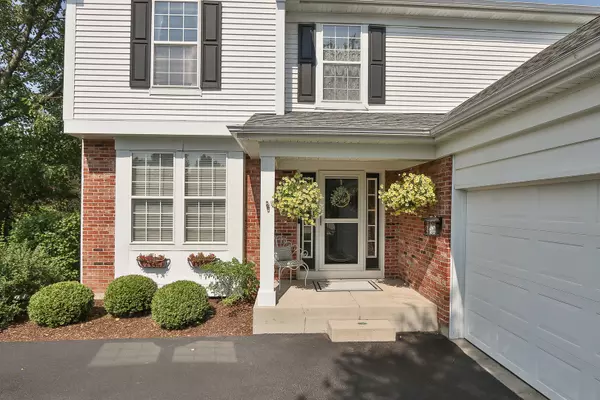 Algonquin, IL 60102,8 Hithergreen Court
