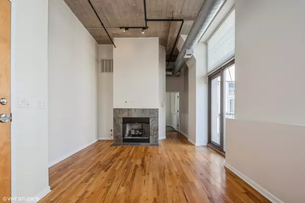 Chicago, IL 60654,758 N Larrabee Street #832