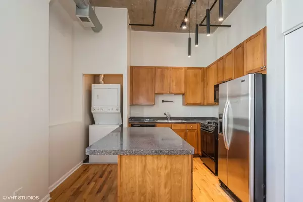 Chicago, IL 60654,758 N Larrabee Street #832