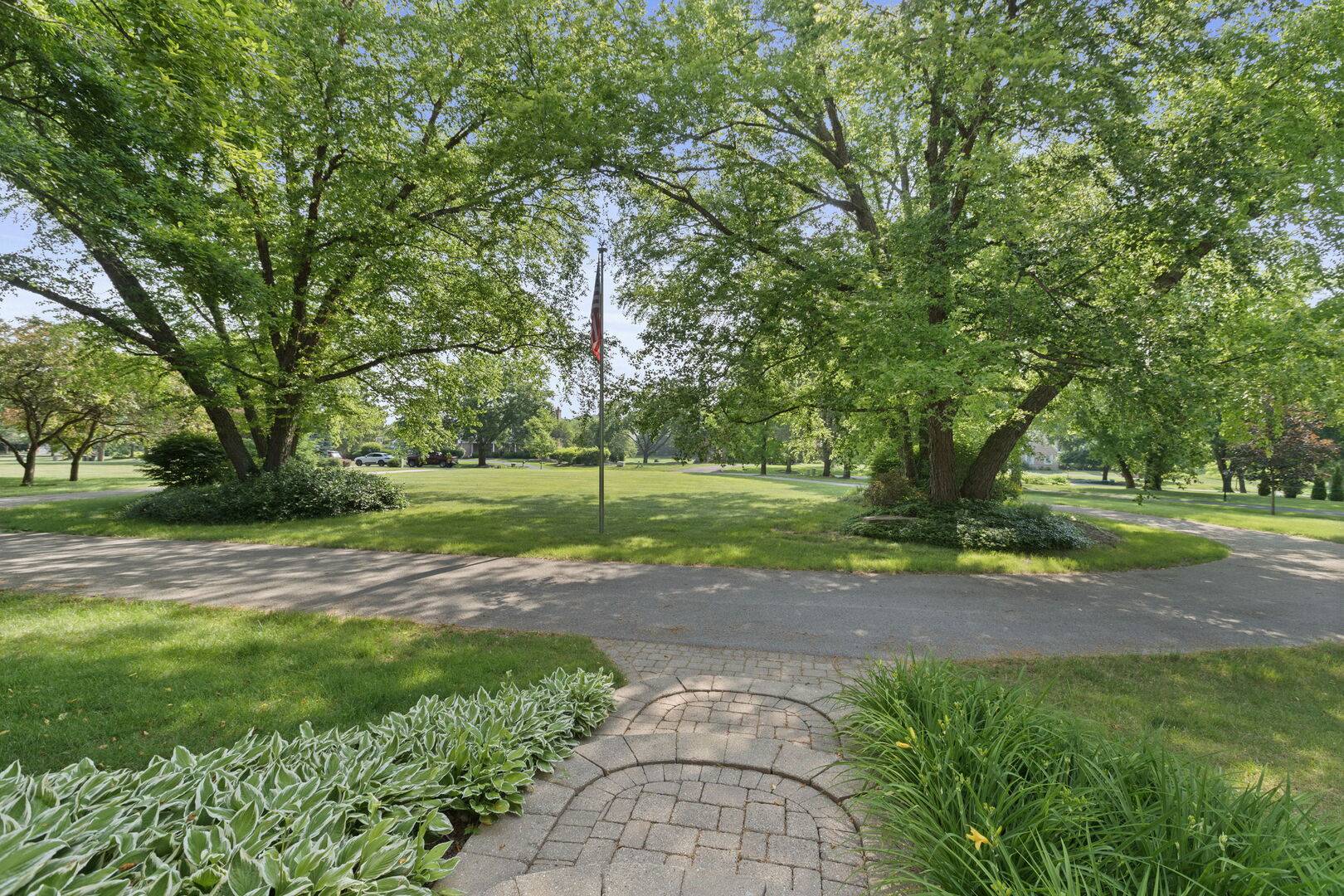 South Barrington, IL 60010,8 Stone Ridge Drive