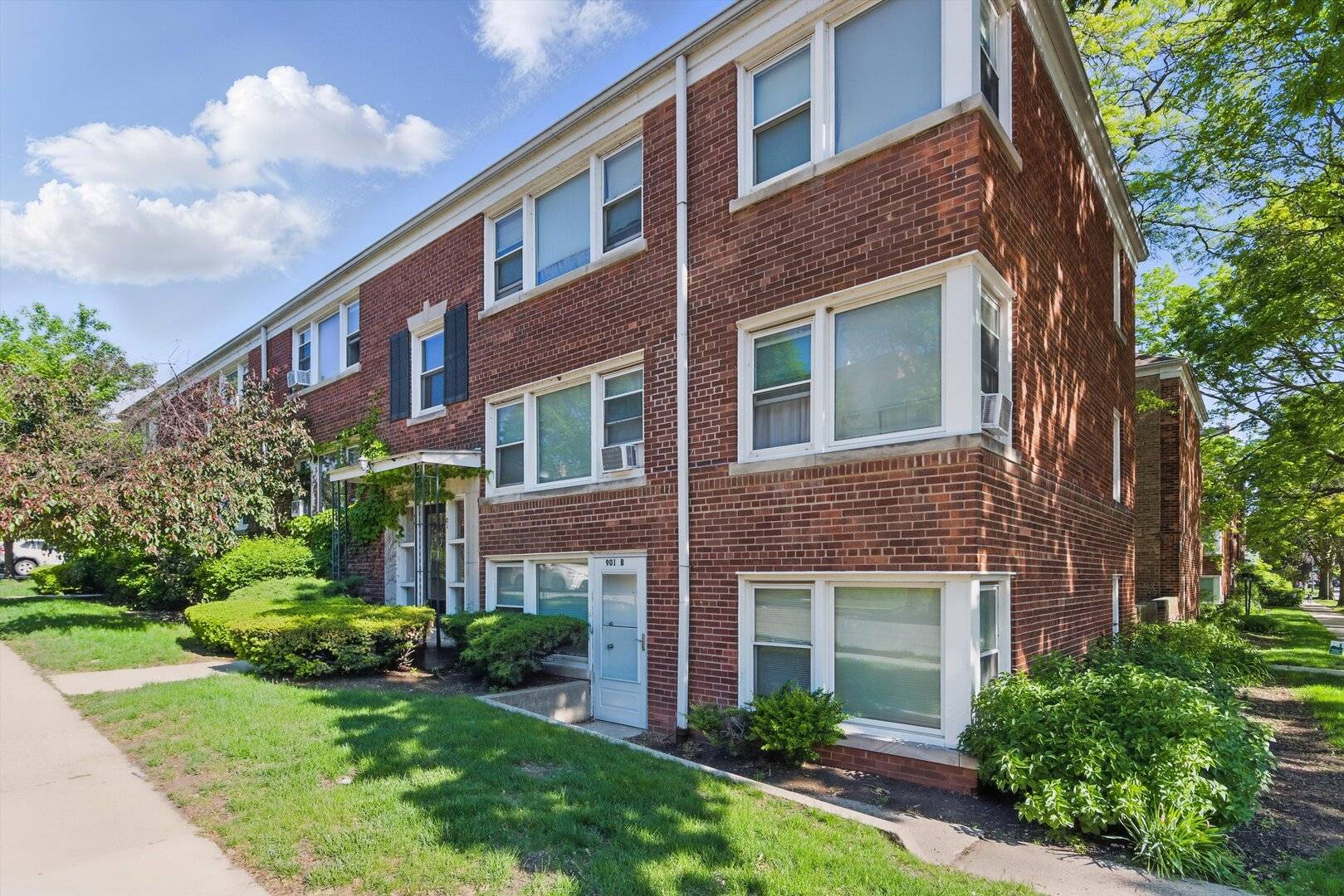Evanston, IL 60202,905 Austin Street #1