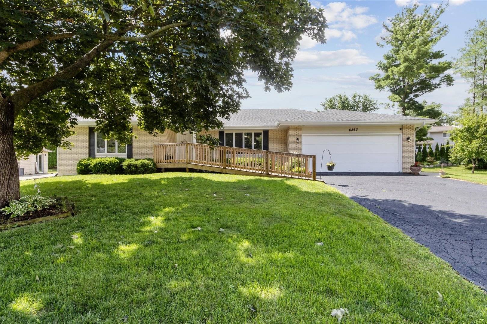 Rockford, IL 61114,6263 Denwood Drive