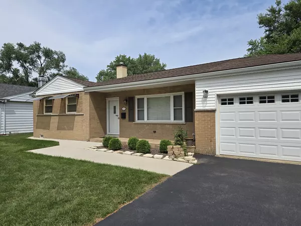 Downers Grove, IL 60516,6325 Barrett Street