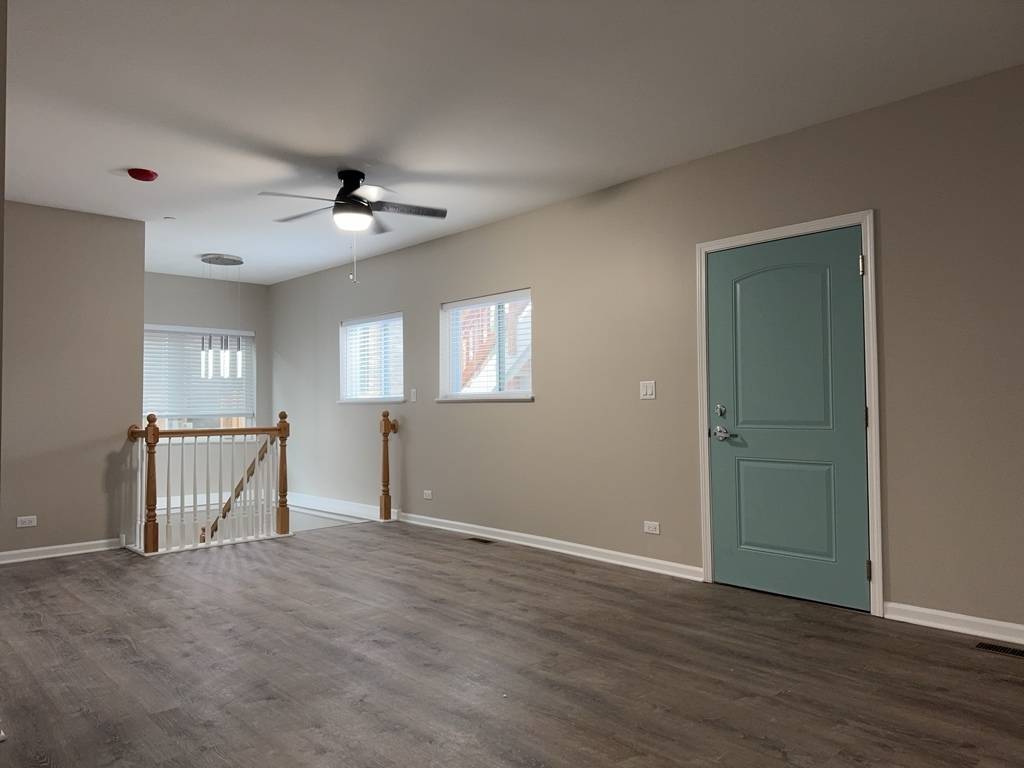 Crystal Lake, IL 60014,5 S Virginia Road #4