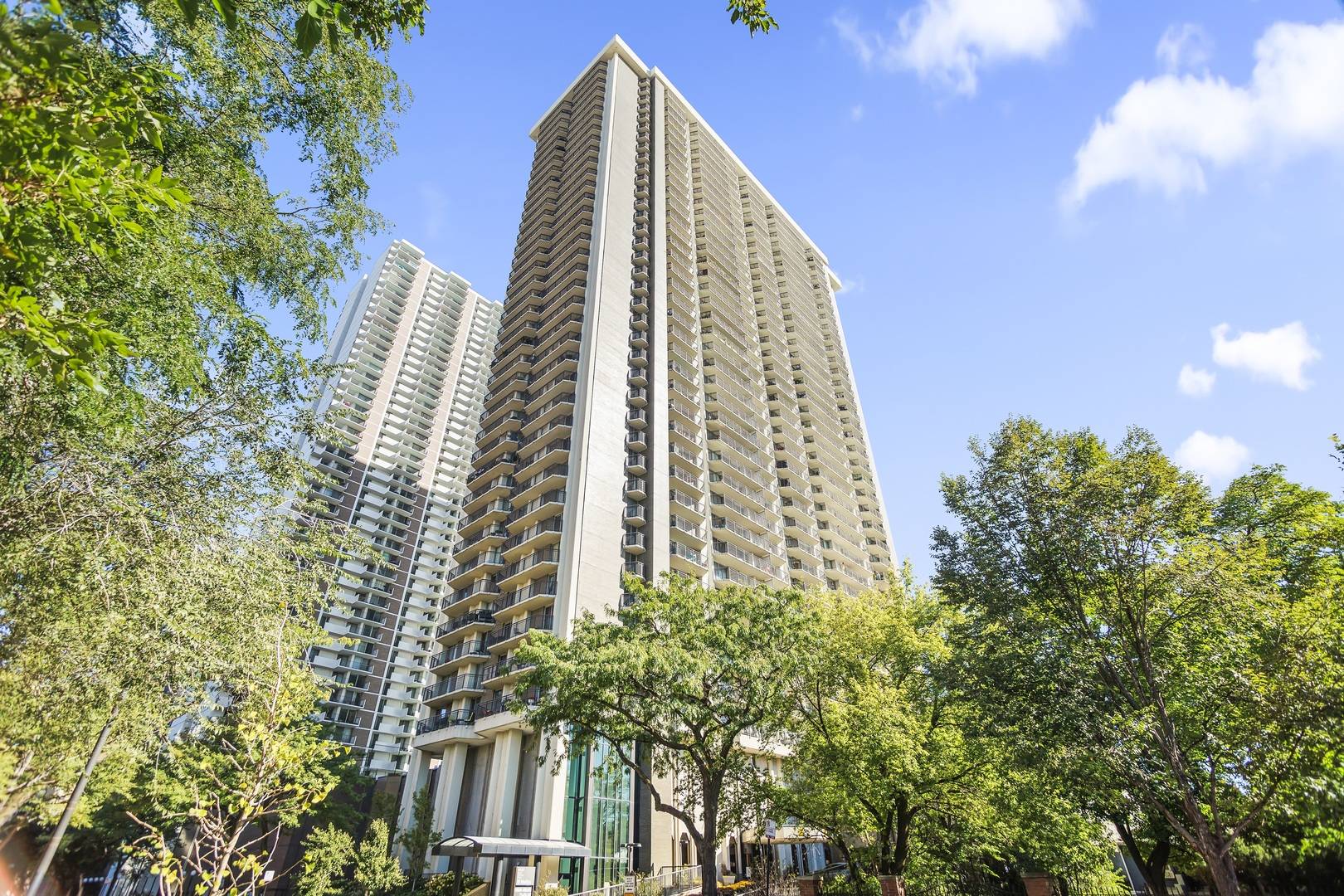 6007 N Sheridan Road #37H, Chicago, IL 60660