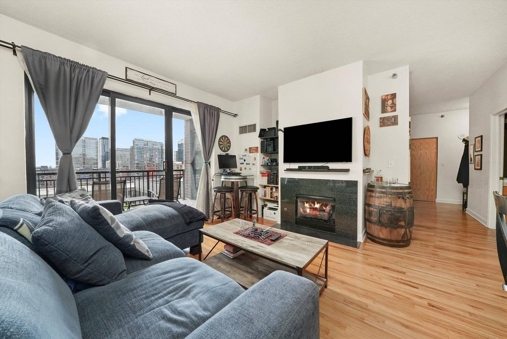 Chicago, IL 60605,41 E 8th Street #1404