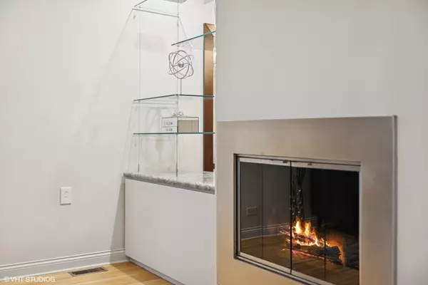 Chicago, IL 60610,65 W Schiller Street