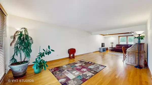 Schaumburg, IL 60193,230 W Weathersfield Way