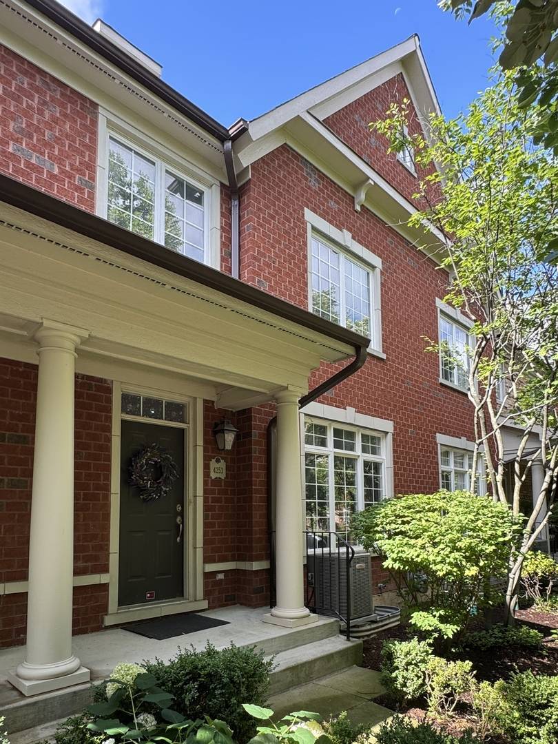 4253 Linden Tree Lane, Glenview, IL 60026