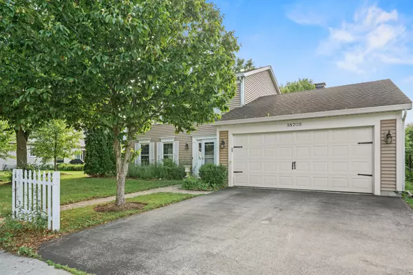 5S705 Hummingbird Lane, Naperville, IL 60540