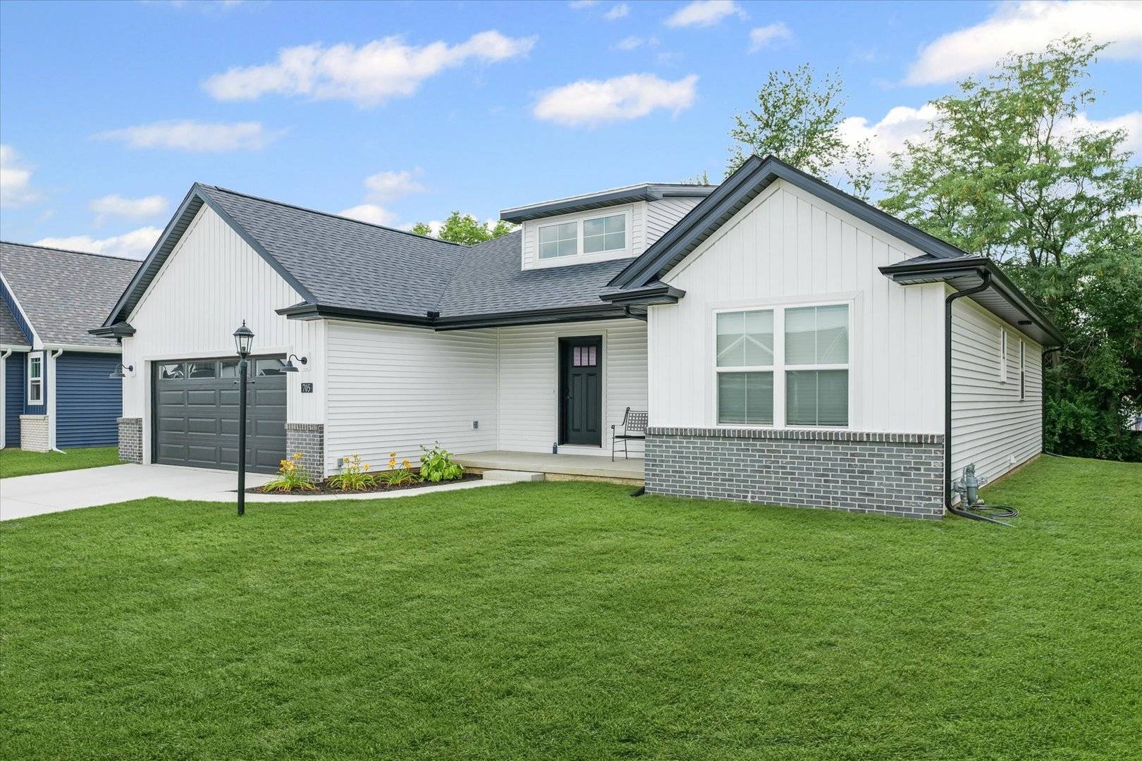 705 Cole Lane, Mahomet, IL 61853