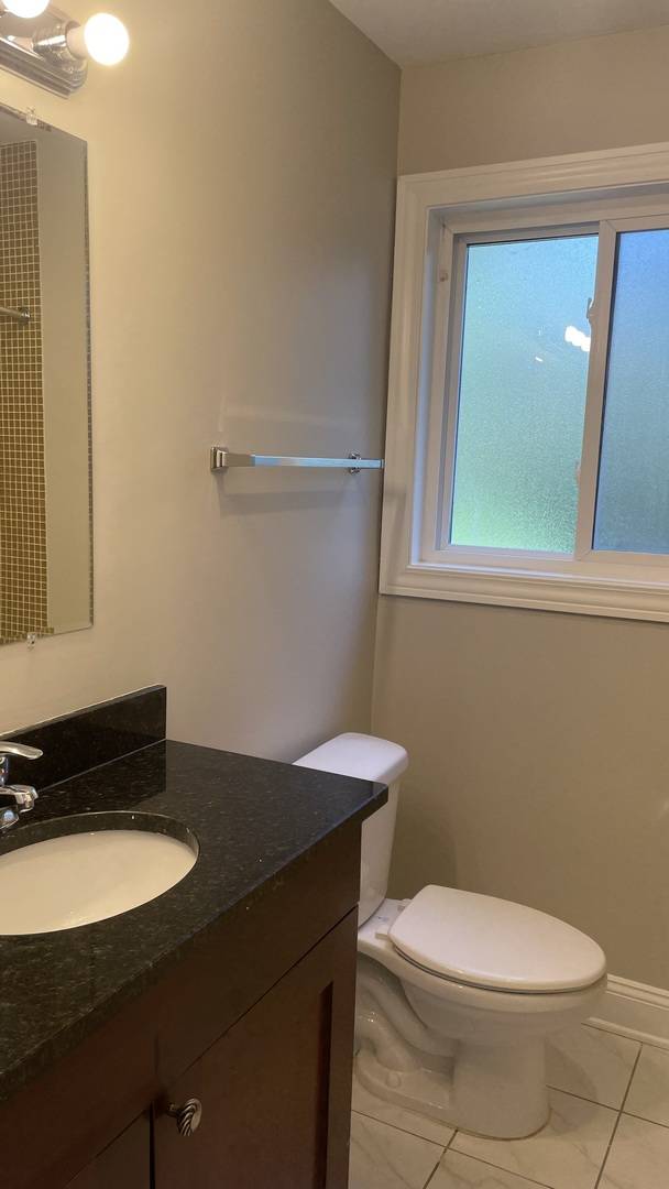 Skokie, IL 60076,10117 Old Orchard Court #104