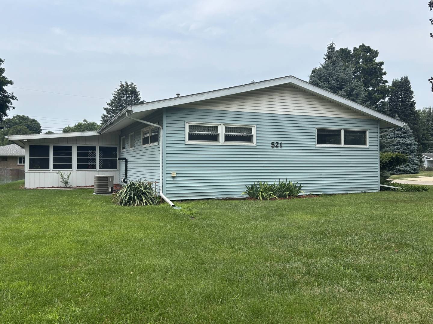 Belvidere, IL 61008,521 Garden Drive