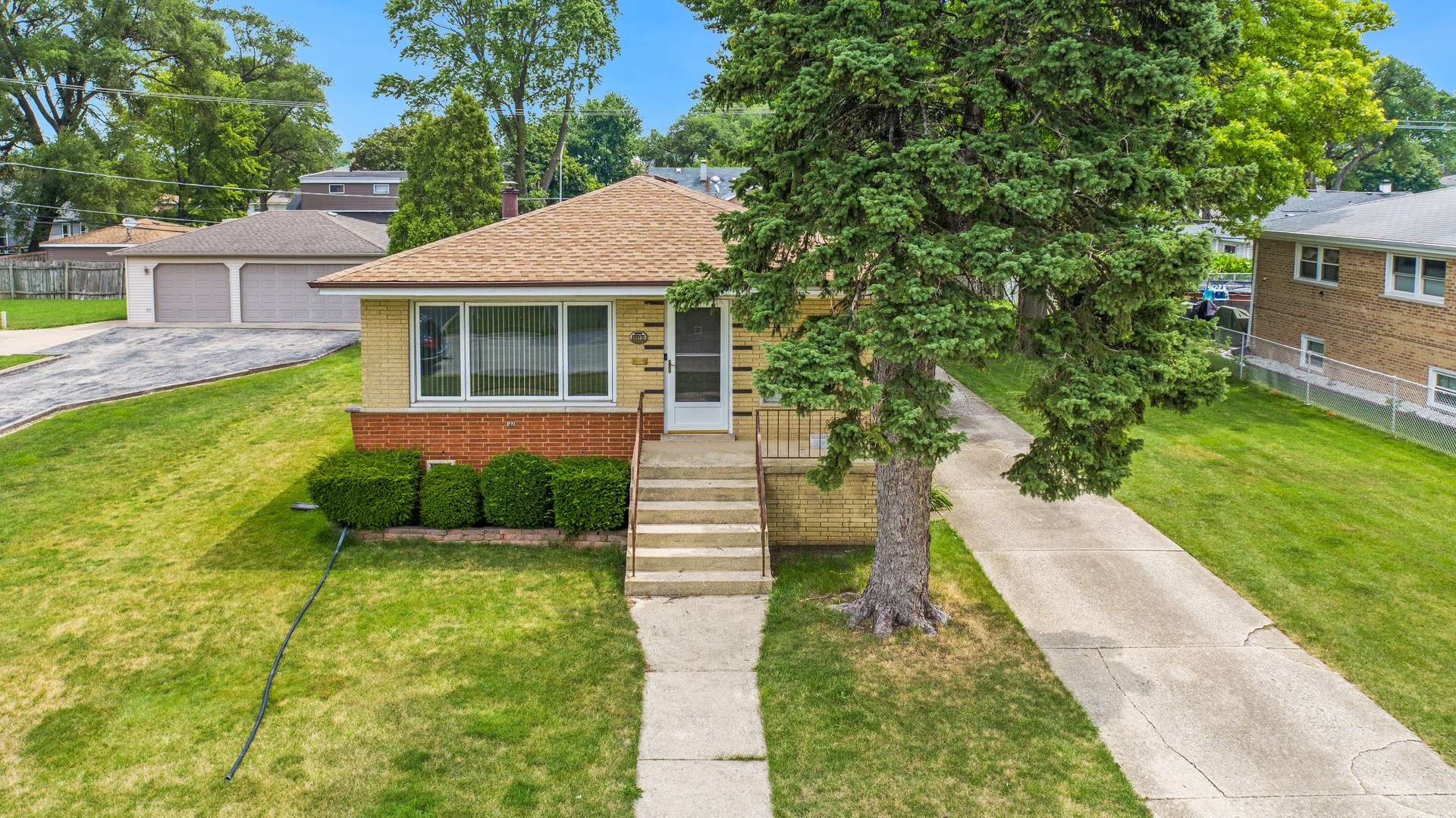 Burbank, IL 60459,8013 Neva Avenue