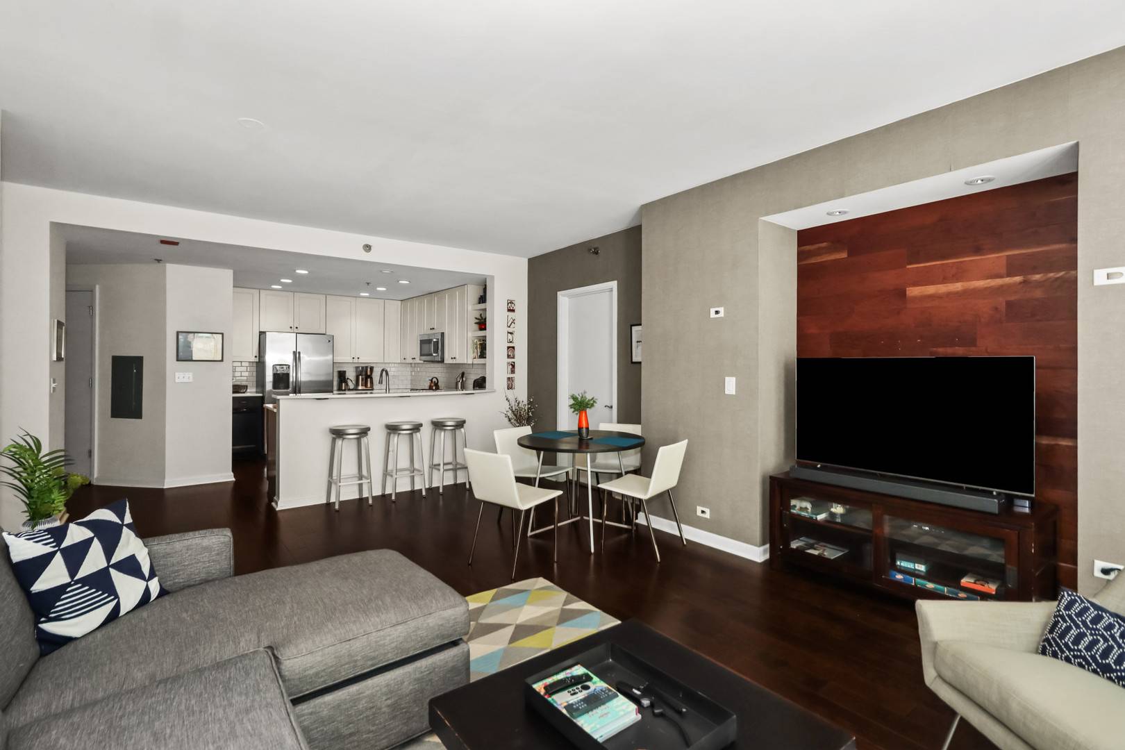 Chicago, IL 60611,160 E Illinois Street #1001