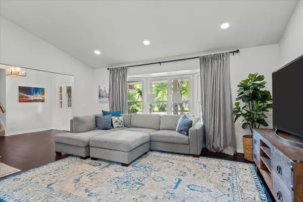 Lake Bluff, IL 60044,308 Signe Court